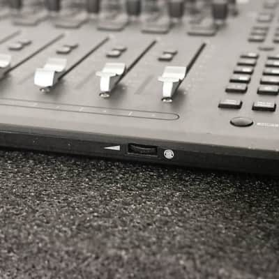 AVID S3 16-Fader Control Surface w/ E3 Engine and Road Case CG013BE image 11