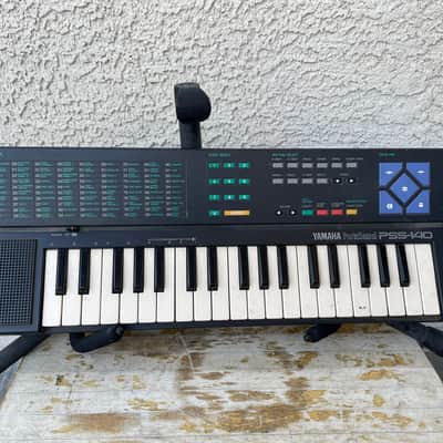 Vintage Yamaha PSS-140 Synthesizer 1988 - Black For Parts Or Repair