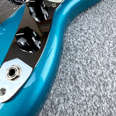 Fender Vintera '60s Mustang with Pau Ferro Fretboard - Lake Placid Blue image 11