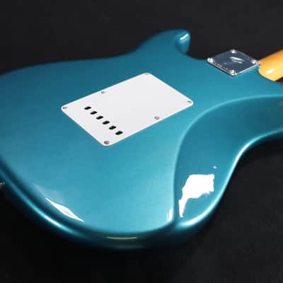 Fender Vintera III Late 60s Stratocaster Rosewood Fingerboard Ocean Turquoise 413 image 5