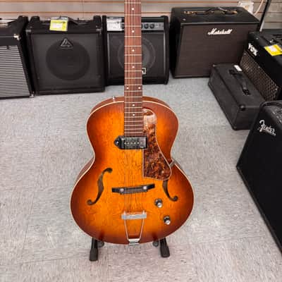 Godin 5th Avenue Kingpin 2010s - Cognac Burst image 1