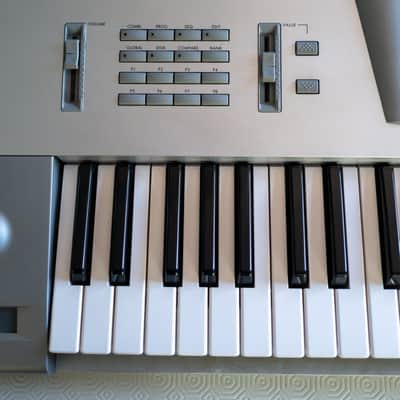 Korg Trinity V3 61-Key 32-Voice Polyphonic Workstation 1998 - Silver image 4