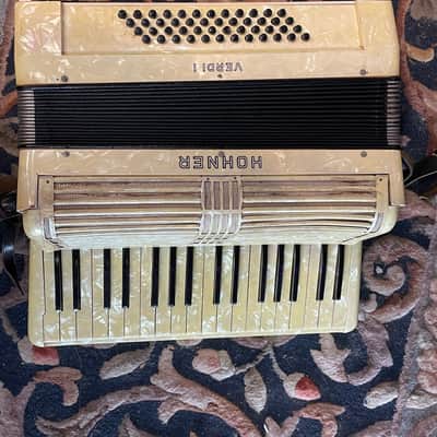 Hohner Verdi 1 Accordion with Case (Keys Need Repairing) image 4