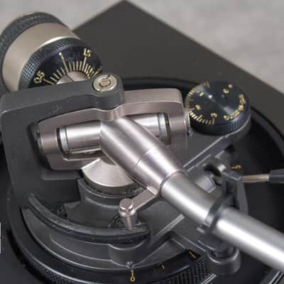 Technics SL-1200MK4 Black direct drive turntable in Very Good Condition image 9
