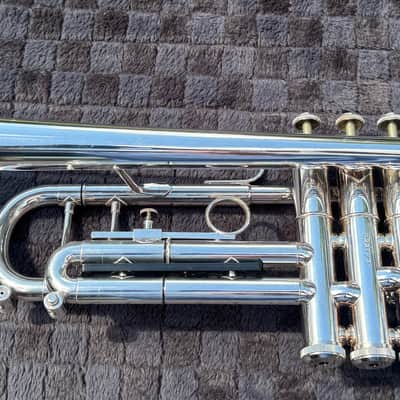 Gently Used Getzen Eterna Flugelhorn and Trumpet Combo with mouthpieces and case image 15