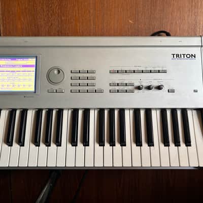 Korg Triton 61 key Music Workstation / Sampler image 3