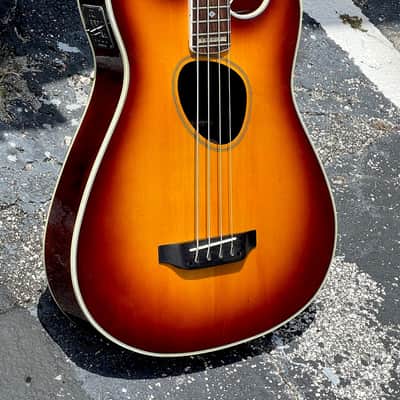 Kramer KFB-1 Ferrington Bass 1988 - this is a really clean Tobacco