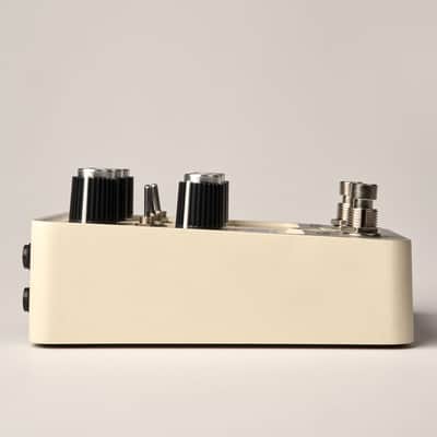Universal Audio UAFX Astra Modulation Machine Pedal (B-STOCK) image 5