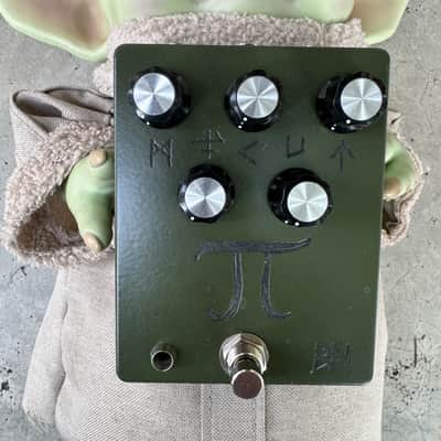 Black Hawk Pi Bass Fuzz 2025 - Tall Font Green image 3