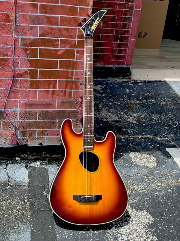 Kramer KFB-1 Ferrington Bass 1988 - this is a really clean Tobacco
