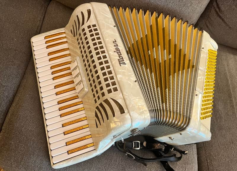Modern Musette Accordion * Excellent image 1