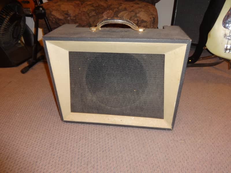 1960's Montgomery Ward Airline Model 9003 15w Tube Amp image 1