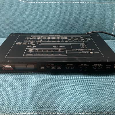 Yamaha TX81Z 1U Rackmount FM Synthesizer 4-operator 8-Voice polyphony Tone Generator 1988 Vintage Black