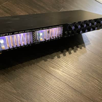 VocoPro DA-1055 pro 6 channel karaoke mic mixer w/ Effects image 1