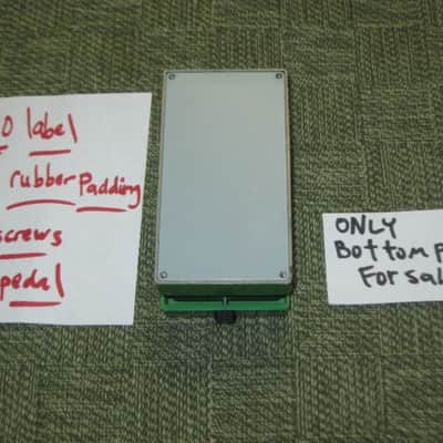 lite use Boss Bottom Plate for compact (regular) size) pedal (NO label, NO rubber padding, NO cut out for power jack, NO screws) metal, gray finish on both sides, from 2011, from Taiwan made Boss pedal - but can fit Japan made pedal (NO other items) image 13