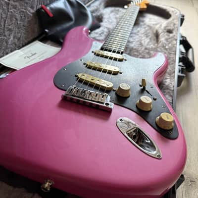 Fender American Ultra Stratocaster Bubble gum limited edition last in EU image 2