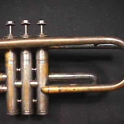 An Antique 1922 French Made 1900 Couesnon & Cie Jazz Style Trumpet in it's Original Case & Ready to Play   5 T image 6