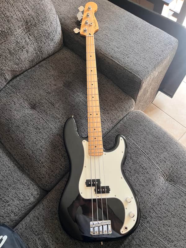 Fender Player Precision Bass with Maple Fretboard 2020 MiM - Black image 1
