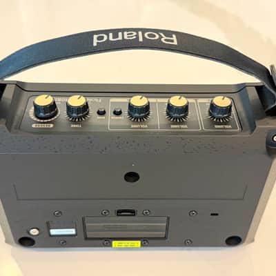 Roland Acoustic Chorus Mobile AC Battery-Powered Guitar Amp image 3