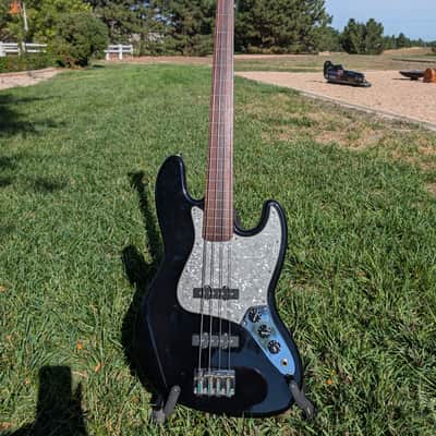 Fender Jazz 2000-2001 - Black image 1