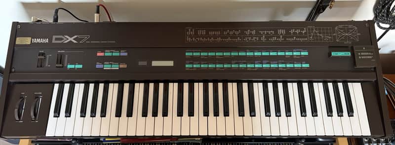 *INCLUDES EXTRAS* Yamaha DX7 Programmable Algorithm Synthesizer image 1
