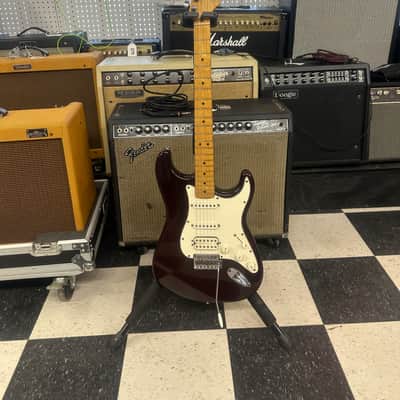 Fender MIM Standard HSS Stratocaster with Maple Fretboard 1999 - 2005 - Midnight Wine image 2