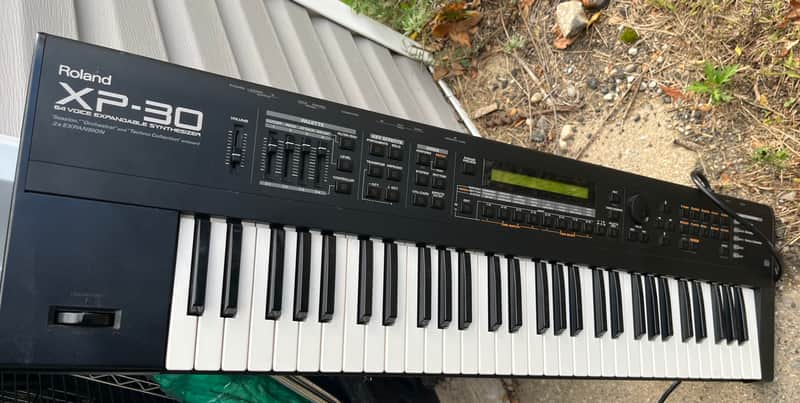 Roland XP-30 61-Key 64-Voice Expandable Synthesizer 1999 - 2004 - Black image 1