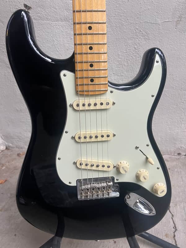 Fender American Professional II Stratocaster with Maple Fretboard 2020 - Present - Black image 1