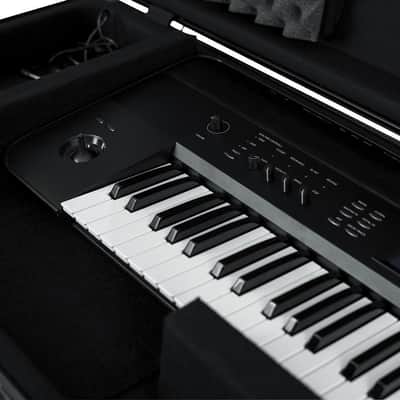 Gator GTSA-KEY76 TSA ATA Molded 76-Note Keyboard Case with Wheels image 5