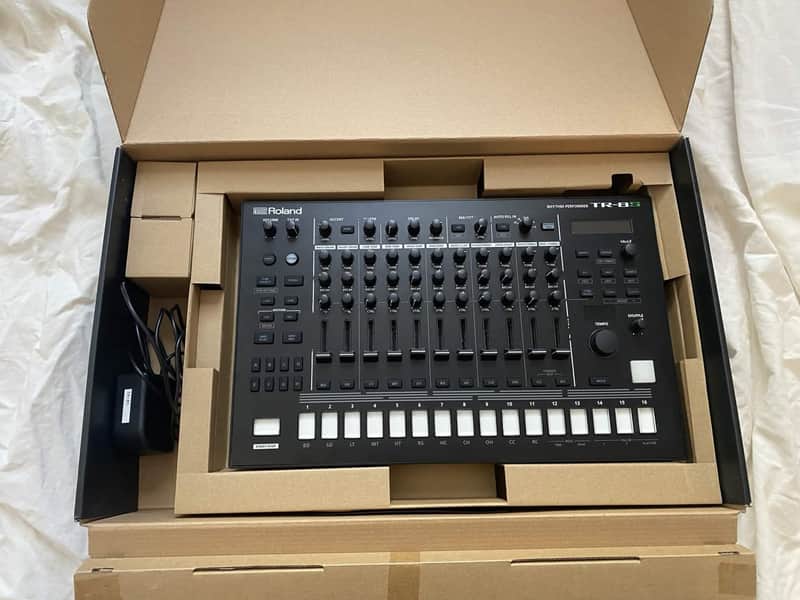 Roland TR-8S AIRA Rhythm Performer with Sample Playback 2018 - Present - Black image 1