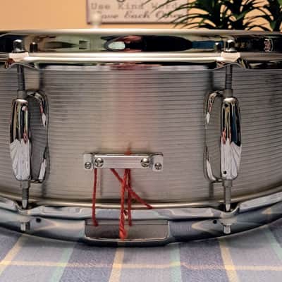 Slingerland No. 140 Student Model 5x14" Aluminum Snare Drum with Rapid Strainer 1967 - 1979 - Ribbed Aluminum image 4