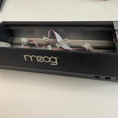 Moog 60hp Eurorack Skiff Case with TipTop Uzeus Power - Black and wood image 4