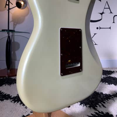 Fender Limited Edition American Showcase Stratocaster 2020 Arctic white pearl 7.6lb MINT image 9