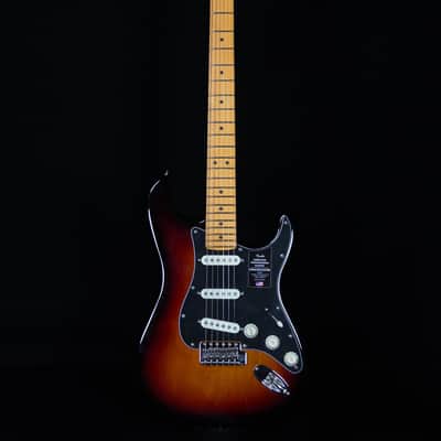 Fender American Pro Classic Stratocaster, Maple FB, 3-Color Sunburst image 5