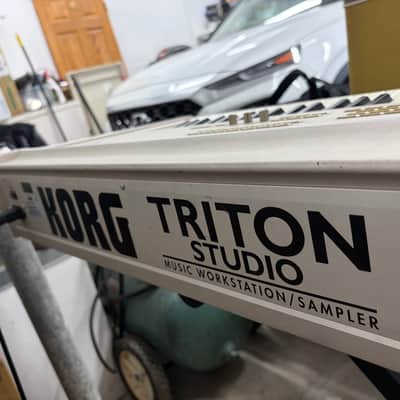 Korg Triton Studio 88-Key 120-Voice Polyphonic Workstation 2002 - 2005 - Silver image 4