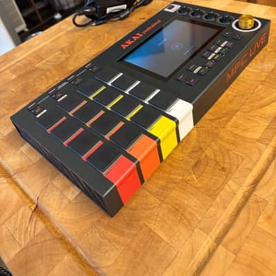 Akai MPC Live Standalone Sampler / Sequencer 2017 - 2020 - Black image 10