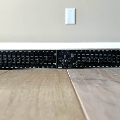 Behringer Ultragraph Pro FBQ1502 15-Band Stereo EQ image 1