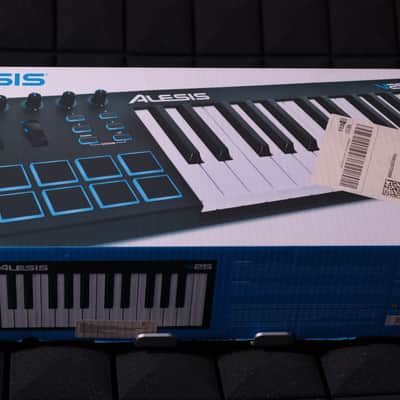 Alesis V25 25-key USB MIDI Controller with Beat Pads 2017 - 2022 - Black image 2
