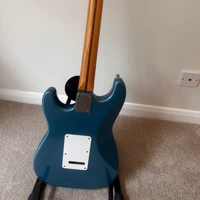 Fender Stratocaster MIM 1995 Made in Mexico (MN5) Electric Guitar + Stand 1995 - Lake Placid Blue Metallic image 2