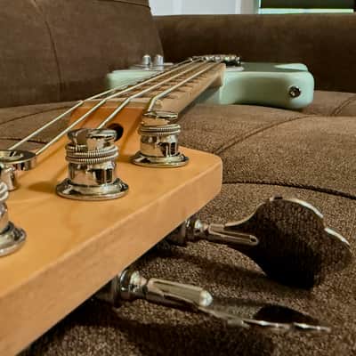 G&L Tribute Series Fallout Bass 2025 Model In Surf Green image 18