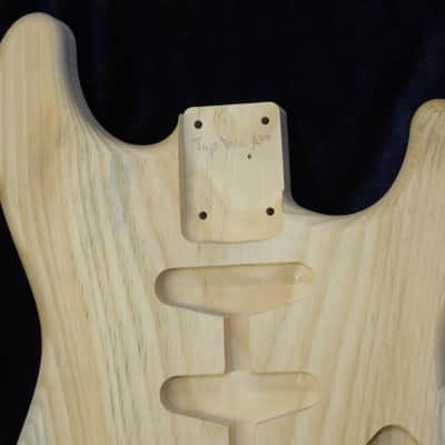 1 Piece 40yr Aged Pine Strat Style body - 3lbs 4oz #3672 *IMPORT CHARGES INCLUDED image 3