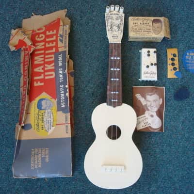 50s Flamingo Plastic Ukulele Set image 1