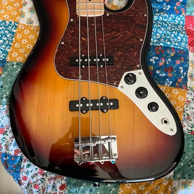 Squier Affinity Jazz Bass with Maple Fretboard 2020 - Present - 3-Color Sunburst image 2