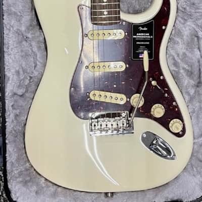 Fender American Professional II Stratocaster In Olympic White with Case - Demo image 1