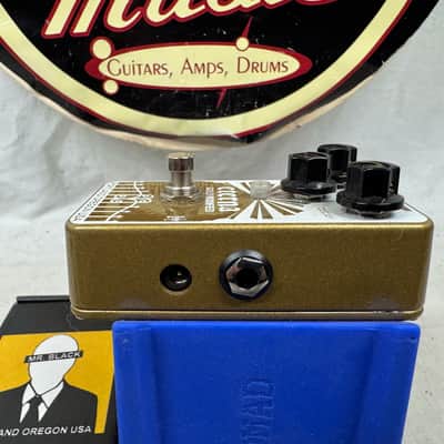 Mr. Black Eterna Gold Modified Shimmering Reverberator Reverb Pedal with Box image 4