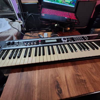 Korg X50 61-Key Music Synthesizer 2000s - Black