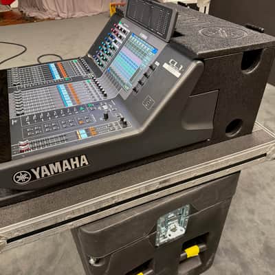 Yamaha CL1 Console w/ R&R road case image 3