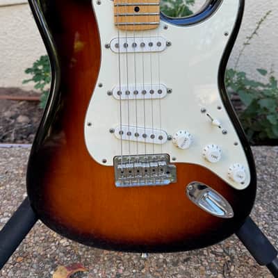 Fender Limited Edition 60th Anniversary American Special Stratocaster 2014 - Sunburst - Maple Fretboard image 1