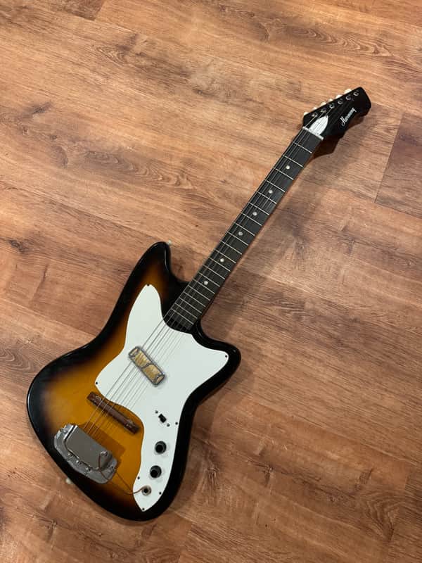 Harmony H14 Silhouette / Bobkat 1963 - 1973 - Sunburst image 1