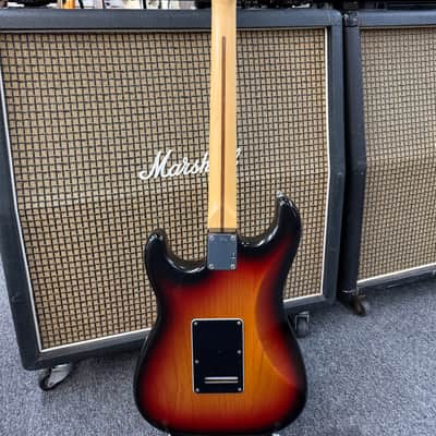 Fender Highway One Stratocaster with Maple Fretboard 2006 - 2011 - 3-Color Sunburst image 8